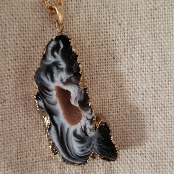 [Last One] Bondhu : Agate Geode Slice Necklace - Picture 5 of 5